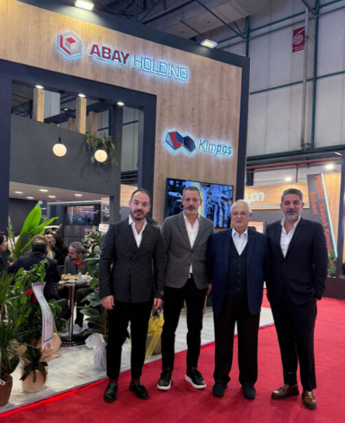 ABD’nin İran’a yaptırımlarına karşı ticaret yapan şirketleri gösteren bir dijital infographic; Kimpaş’ın adı, gemiler, para akışı ve uluslararası ticaret ağı simgeleri yer alıyor. KIMPAS ABAY Holding Lütfü Abay Berkan Abay Volkan Abay L. Atakan Abay